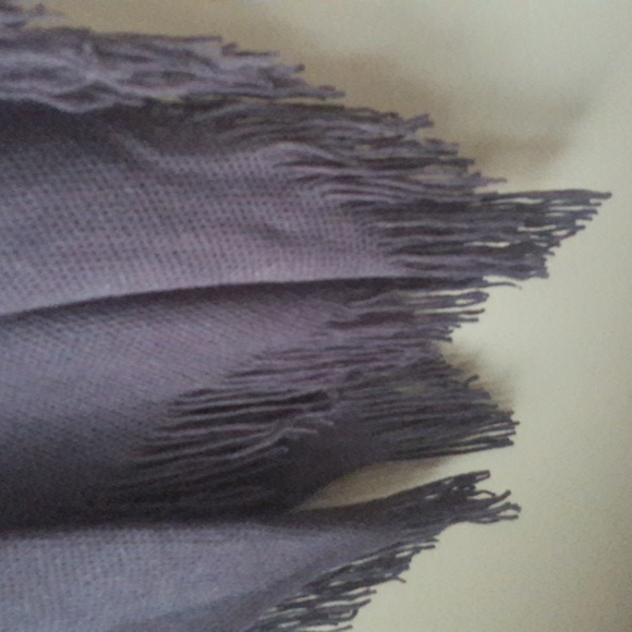 Ferand Grey Shawl with Front  Button Closure, Size Medium - Picture 7 of 8